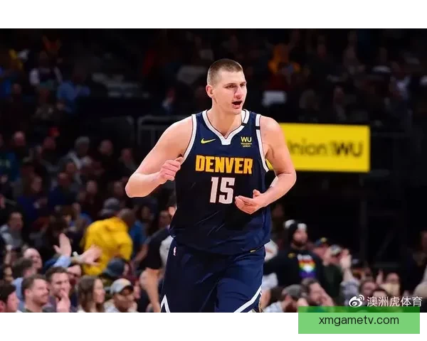 约基奇赛后穿小黄人拖鞋亮相曾COS格鲁角色趣味十足